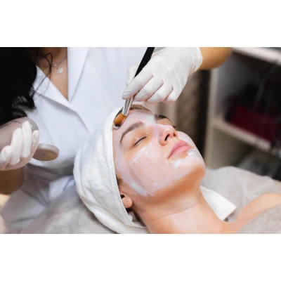 Ruhee Beauty Concierge vs Local Salons: Which Is Better for At-Home Facials in Dubai?